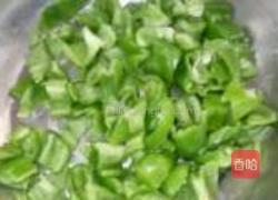 青椒炒鸡心的做法图解2