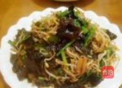 绿豆芽韭菜炒木耳的做法图解9