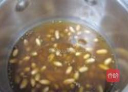 凉拌五香花生米的做法图解1