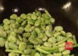 青蚕豆炒蒜苗的做法图解2