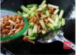 西葫芦素炒滑子菇的做法图解5