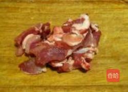 胡萝卜炒剔骨肉的做法图解2