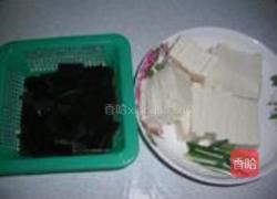 海带豆腐鲫鱼汤的做法图解1