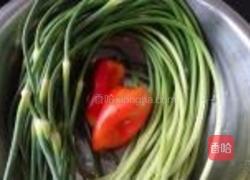 蒜薹炒油渣的做法图解1