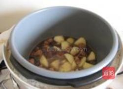 土豆烧猪肩肉的做法图解11