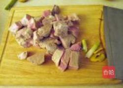 土豆烧猪肩肉的做法图解3