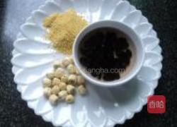 小米黑豆莲子粥的做法图解1