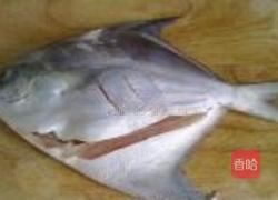 芙蓉金鲳鱼的做法图解1