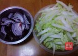 洋葱番茄炖白菜的做法图解1