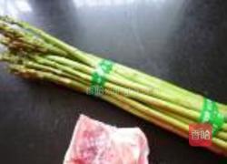 五花肉炒芦笋的做法图解1