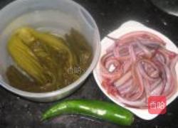 酸菜炒乃鱼的做法图解1