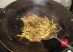 酸菜炒乃鱼的做法图解7