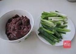 大葱炒猪肝的做法图解1