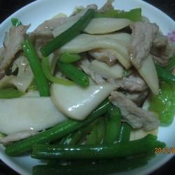 肉炒马腿菇的做法[图]