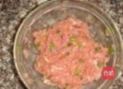 榨菜蛋卷的做法图解1