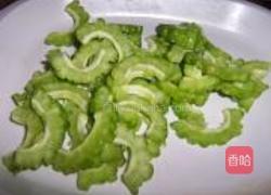 豉香肉末炒苦瓜的做法图解2