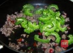 豉香肉末炒苦瓜的做法图解5