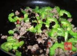 豉香肉末炒苦瓜的做法图解6