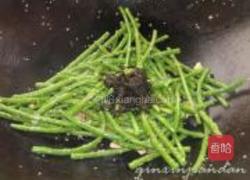 榄菜芝麻炒豆角的做法图解5