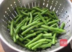 鸡肉炒四季豆的做法图解2