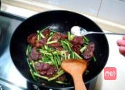 麻辣香肠炒蒜苗的做法图解6