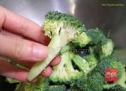 辣拌西兰花的做法图解2