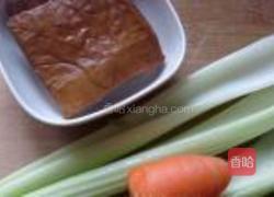 芹菜炒香干的做法图解1