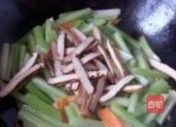 芹菜炒香干的做法图解4