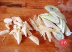 番茄香菇牛肉面的做法图解3