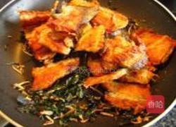 紫苏香煎三文鱼骨的做法图解8