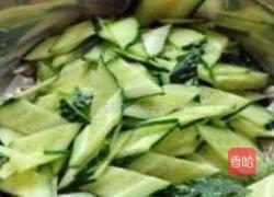 虾皮炒青瓜的做法图解5