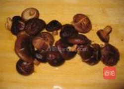 香菇扒小白菜的做法图解2