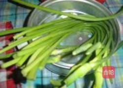 辣椒小鱼的做法图解2