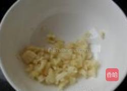 蒜香豌豆苗的做法图解2