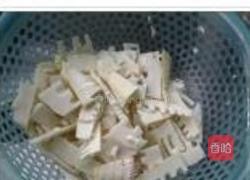 竹笋炖排骨的做法图解2