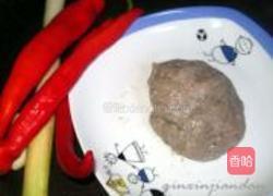 辣椒炒鱼饼的做法图解1