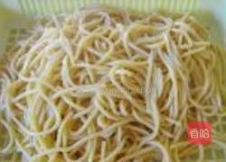 荷兰豆鸡腿炒面的做法图解1