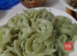 香肠口蘑菠菜面的做法图解6