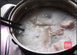 虫草花淮山排骨汤的做法图解2