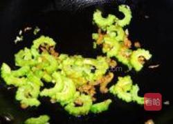 榨菜炒苦瓜的做法图解7