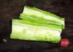 榨菜炒苦瓜的做法图解1