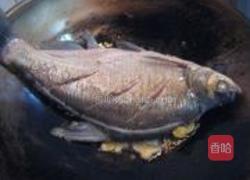红烧鳊鱼的做法图解3