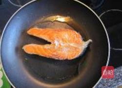 紫苏煎三文鱼的做法图解2