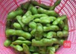 盐水毛豆的做法图解1