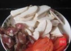 番茄杏鮑菇炒香腸的做法圖解2