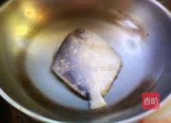 红烧鲳鱼的做法图解1