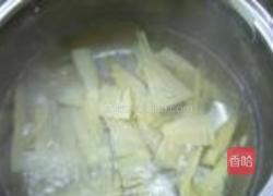 春笋黄瓜炒肉的做法图解1