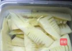 春笋黄瓜炒肉的做法图解2