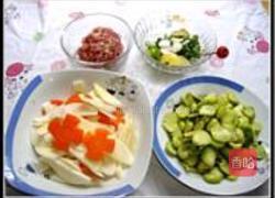 茭白炒蚕豆的做法图解1