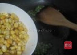 玉米青豆炒培根的做法图解3